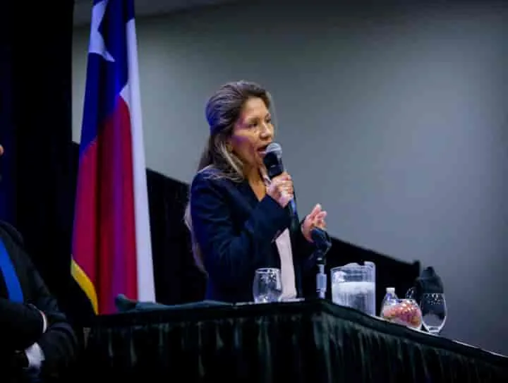 Minerva Torres speaking at a campaign event in El Paso